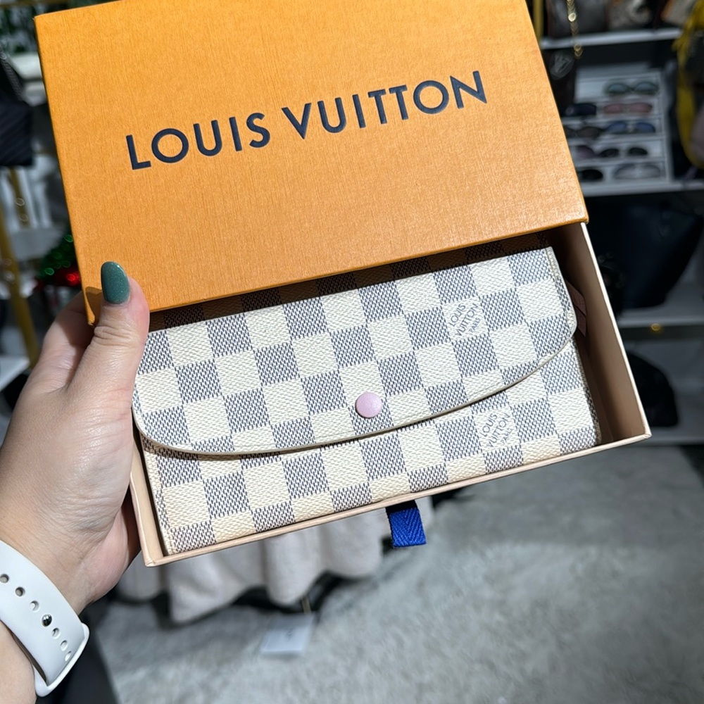 Louis Vuitton Cream and Gray Checkered Key Holder